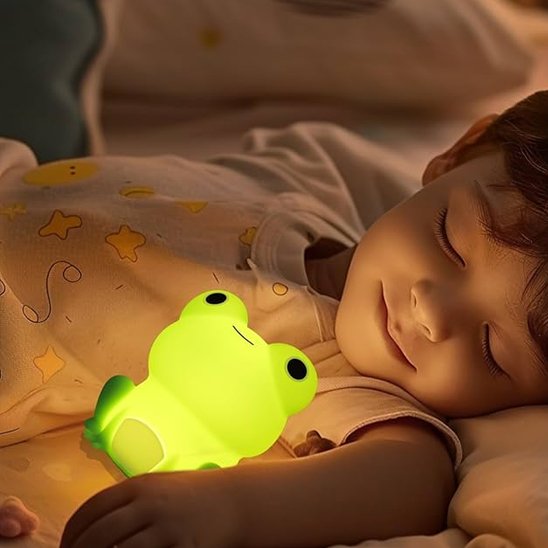 veilleuse-bebe-grenouille-silicone-rechargeable-enfant-dormant